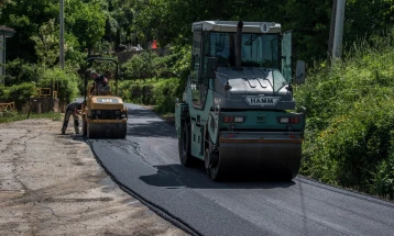 Општина Битола почна со асфалтирање на патот кон потпелистерско Дихово