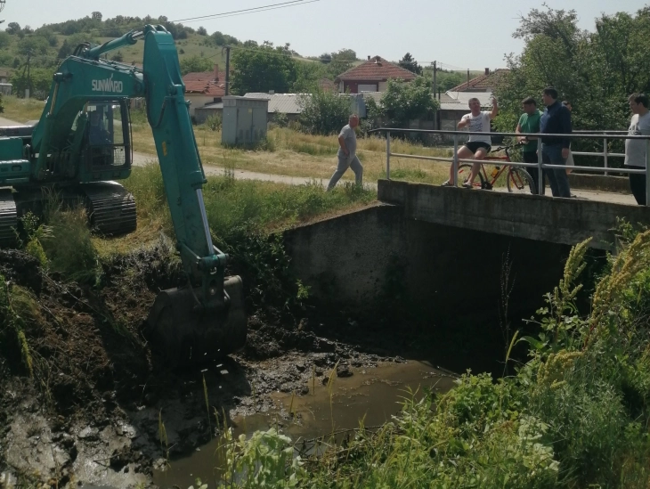 Во тек е чистење на коритото на Сува Река во Текија и Дељадровци