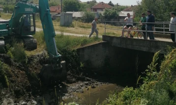 Во тек е чистење на коритото на Сува Река во Текија и Дељадровци