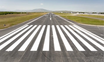 Завршува обновата на пистата на скопскиот аеродром, од 17 часот нормализирање на летовите