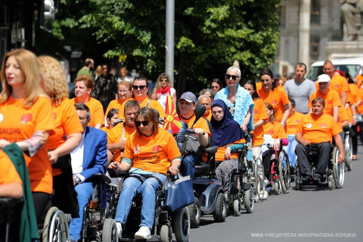 Светскиот ден на лицата заболени со мултиплекс склероза одбележан со марш во Скопје