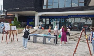 Студентската унија на Албанците организира изложба за собирање средства за упис на студенти во прва година