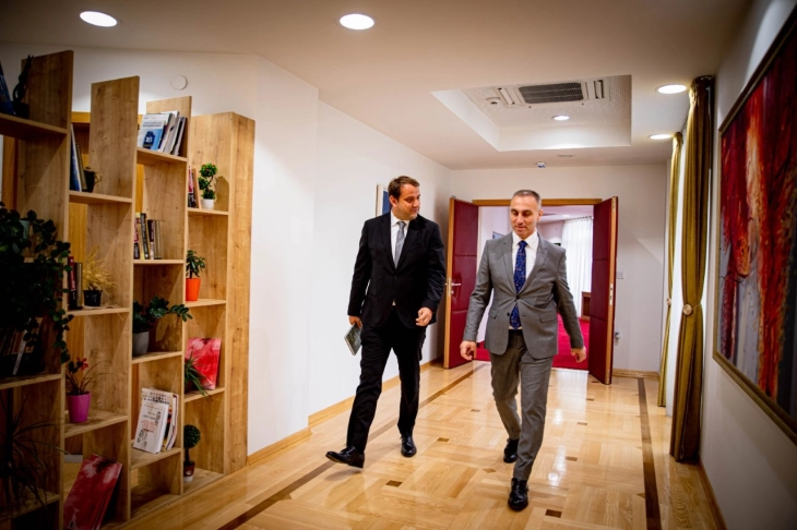 Груби оствари средба со новиот амбасадор на Косово, Флоријан Ќехаја