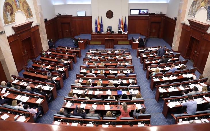 Собранието се уште го утврдува дневниот ред од новата 73. седница, прогласена едночасовна пауза