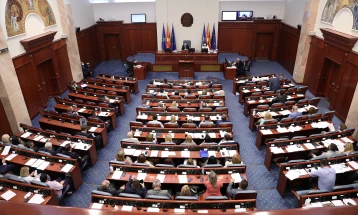 Собранието се уште го утврдува дневниот ред од новата 73. седница, прогласена едночасовна пауза