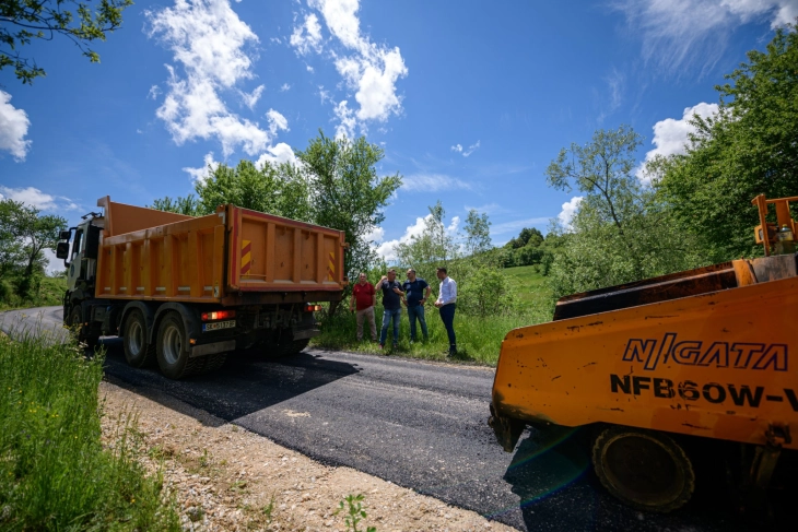 Се асфалтира патот кон село Огут, Кривопаланечко