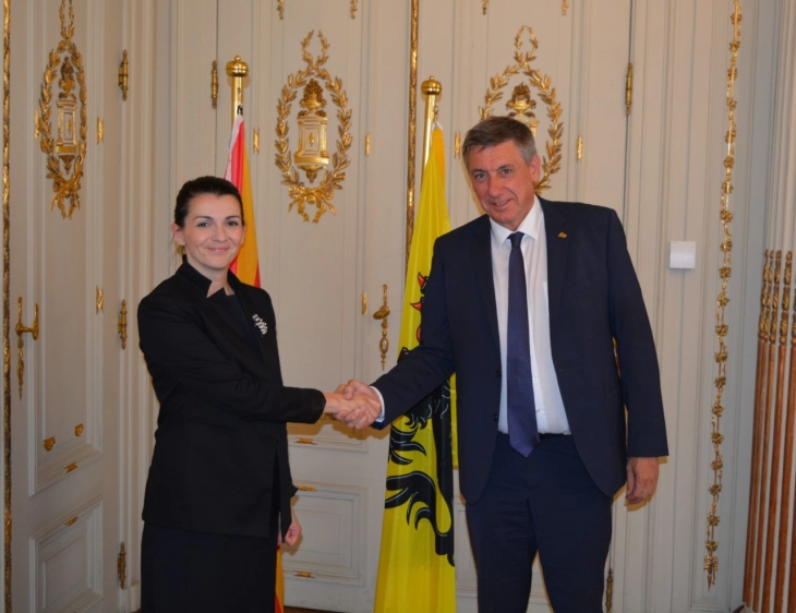 Костадиновска-Стојчевска на средба со премиерот на Фландрија: Нови иницијативи за усовршување и културно вмрежување