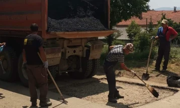Општина Пехчево со акција за санирање на ударните дупки на најоштетените улици