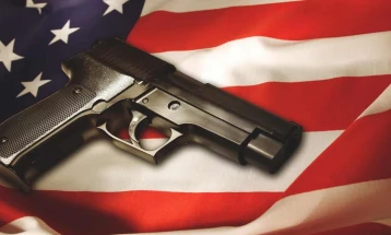 Американски сенатори постигнаа договор за усвојување построг закон за оружје