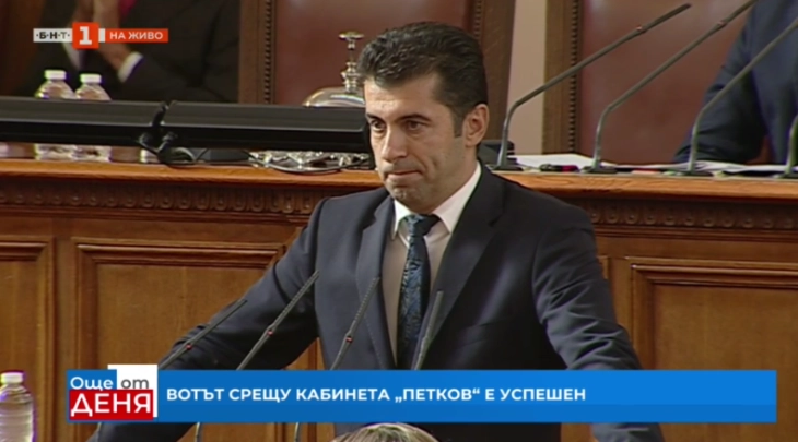 Изгласана недоверба на Владата на бугарскиот премиер Кирил Петков