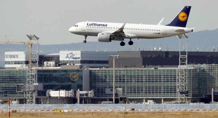 Германската авиокомпанија Луфтханса откажа уште 2.200 летови во јули