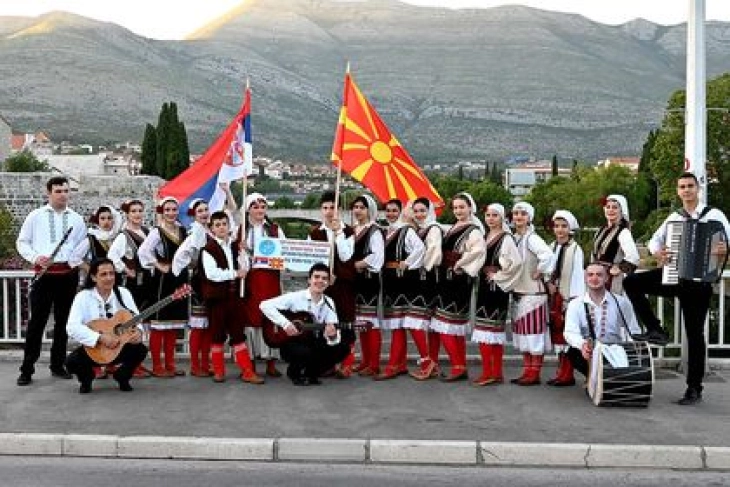 Тетовски фолклористи настапија на меѓународен фолклорен фестивал во Требиње