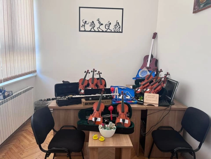Уреден дворот и донација за музичките училишта во Струга