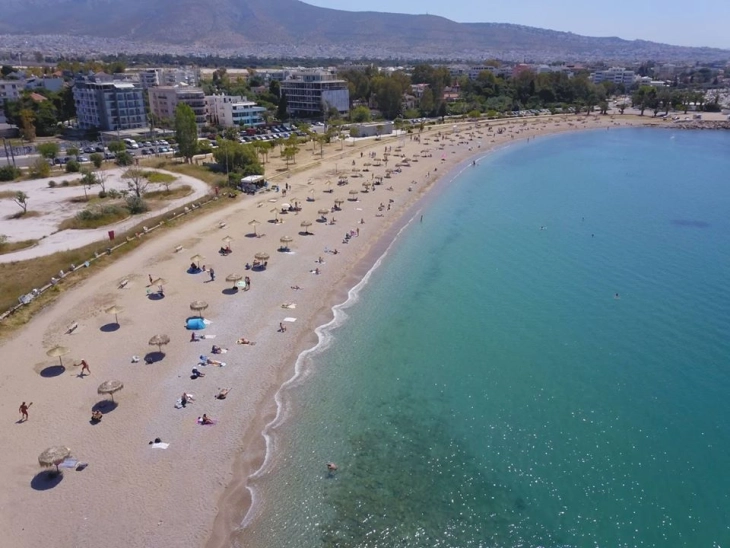 Анкета: Половина од Грците летово нема да одат на одмор