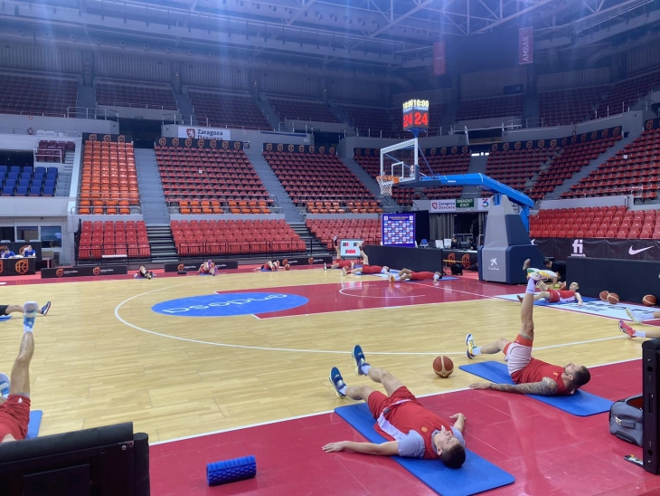 Македонските кошаркари се адаптираат на теренот во Сарагоса