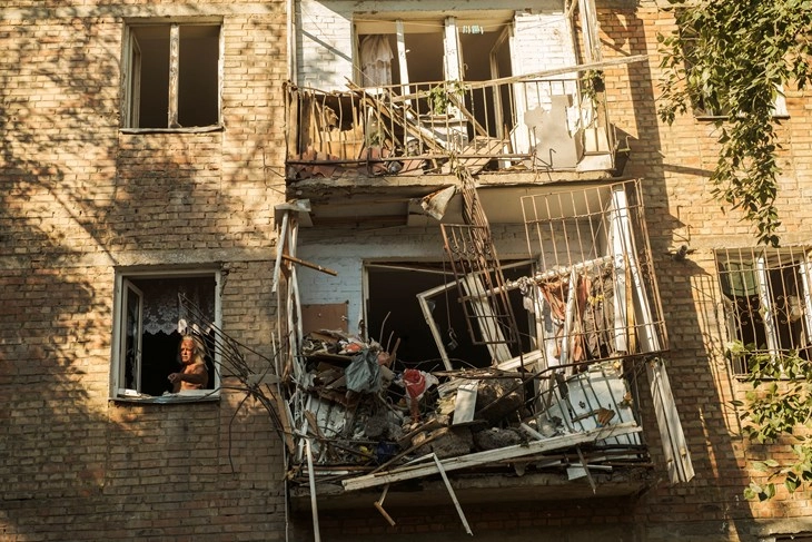 Руски проектил погоди станбена зграда во Одеса, најмалку 17 загинати