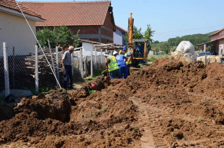 Продолжува изградбата на нови секундарни канализациски краци во село Костурино