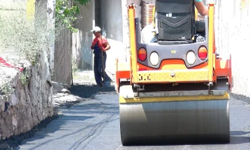 Се асфалтираат две улици во центарот на Штип