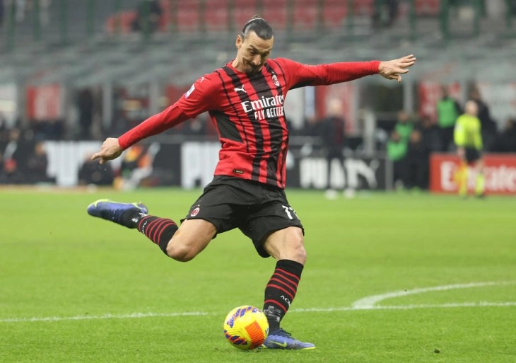 Ибрахимовиќ останува во Милан уште една година