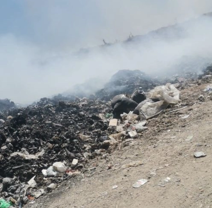Штипската депонија гори, несовесен граѓанин запалил гуми и моторно масло
