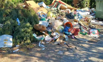 Општина Охрид со апел жителите на Љубаништа и посетителите отпадот да го фрлаат во контејнери