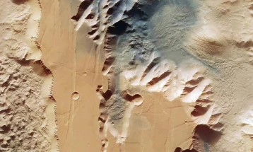 ЕСА објави нови фотографии од Марс