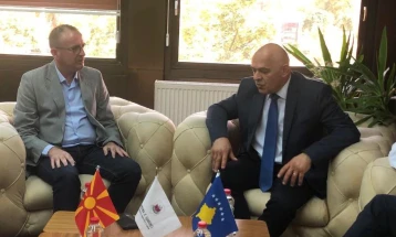 Градоначалникот на Гостивар Арбен Таравари во посета на општина Ѓаковица