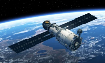 Вселенското излегување на космонаутот Олег Артемиев прекинато поради проблем со костимот