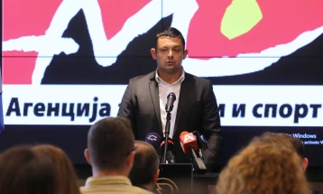 Мојсовски: Од 1 септември ќе се интензивираат работите на затворениот базен во Охрид