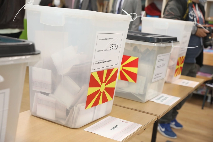 На два часа пред затворање на гласачките места, во Маврово и Ростуше гласале 44 проценти