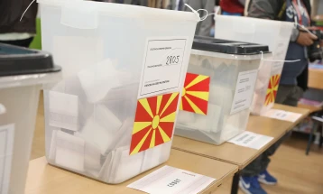 На два часа пред затворање на гласачките места, во Маврово и Ростуше гласале 44 проценти