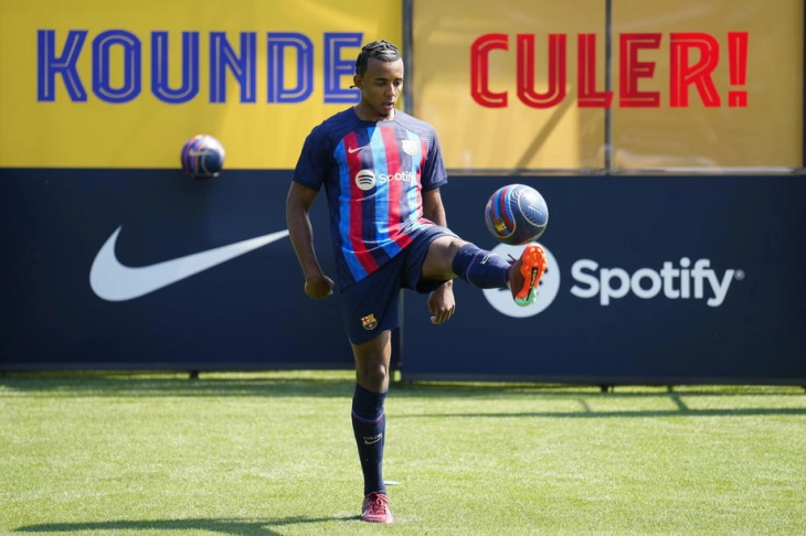 Барселона не успеа да го пријави Кунде за натпреварот со Сосиедад