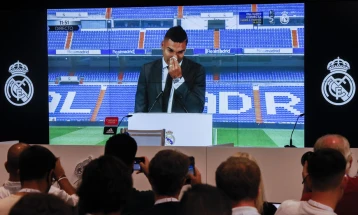 Касемиро заплака за време на прошталната церемонија во Реал Мадрид