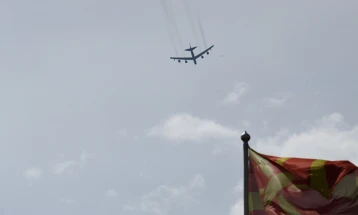 Министерство за одбрана: Американските бомбардери Б-52 со прелетот над Скопје го демонстрираа силното сојузништво во НАТО