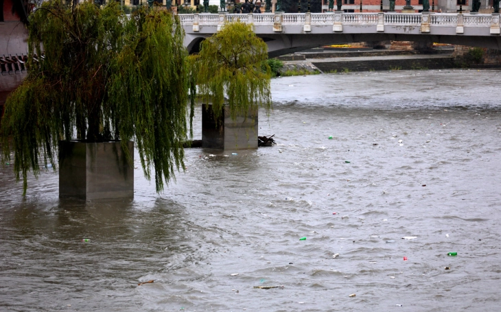 Водостојот на Вардар зголемен кај Јегуновце, Скопје и Демир Капија