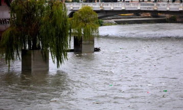 Водостојот на Вардар зголемен кај Јегуновце, Скопје и Демир Капија