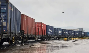 Пад на обемот на превезена стока во железничкиот и воздухопловниот транспорт