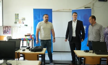 Општина Кисела Вода и РК „Алкалоид” го опремија кабинетот по информатика во ООУ „Круме Кепески”