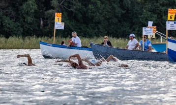 Пендаровски: Мирно езеро, среќа и успешна трка за учесниците на 35. Охридски пливачки маратон
