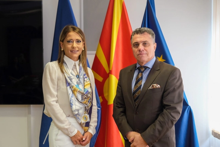 Средба на министерот Тупанчески со црногорската амбасадорка Петровиќ