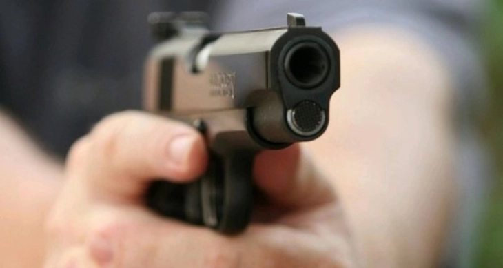 Претрес во Скопје, пронајден пиштол, приведено едно лице