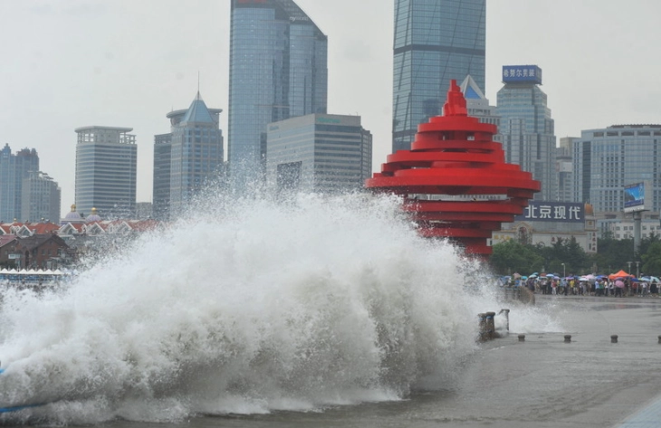 Во Кина евакуирани над еден милион луѓе поради тајфунот Муифа