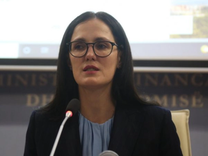 Во Албанија од септември зголемена минимална плата и повисоки пензиите