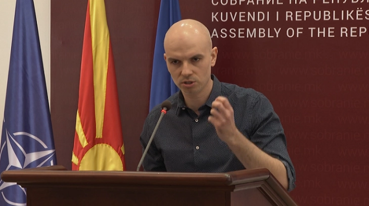 Крмов: Левица деновиве ќе поднесе нова референдумска иницијатива