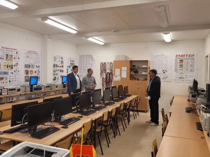 Опремен нов кабинет по програмирање во СОСУ ,,Илинден” во општина Илинден