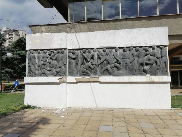 Оштетен Споменикот на револуцијата во Тетово