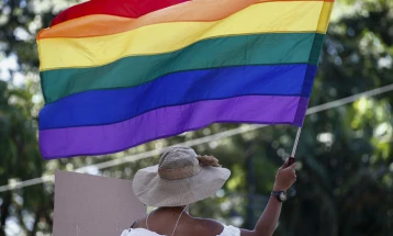 Куба ги легализираше истополовите бракови