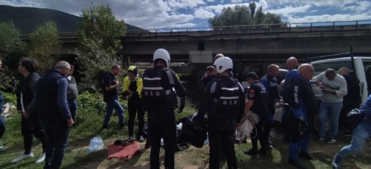 ЦУК: Потрагата се засилува по лицето кое со приватно моторно возило „голф 4“ падна вчера во водите на реката Вардар кај Желино