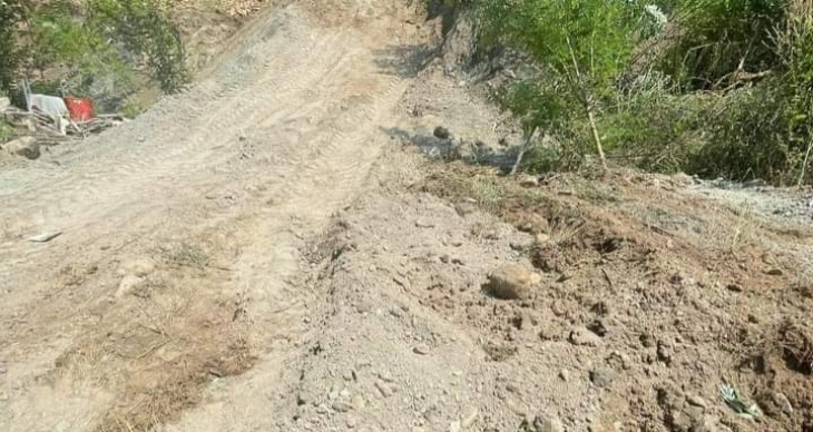 Се чистат локални патишта во руралните средини во Македонска Каменица