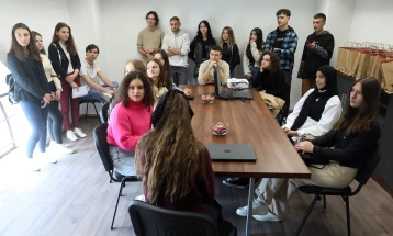 Ученици од четири гимназии во посета на МИА во рамки на Медиумскиот ден на ИКС